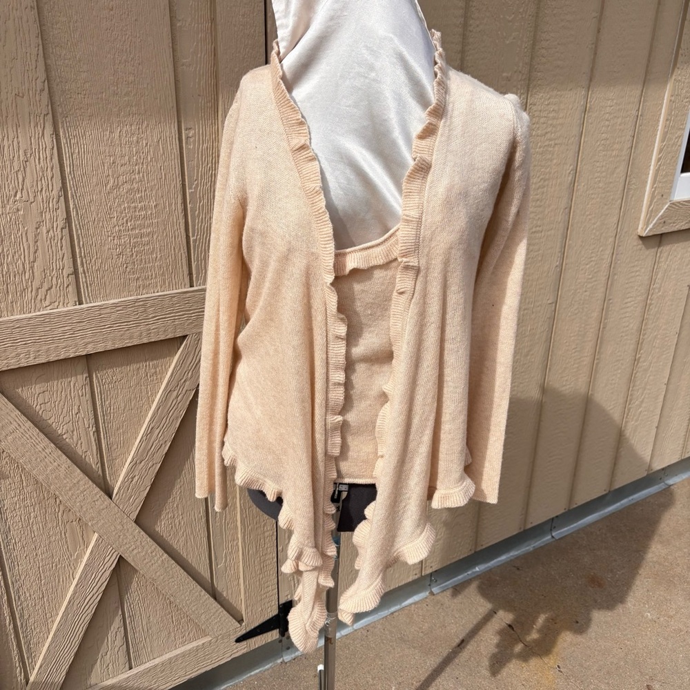 Neuman Marcus cashmere open front ruffle sweater with tank top